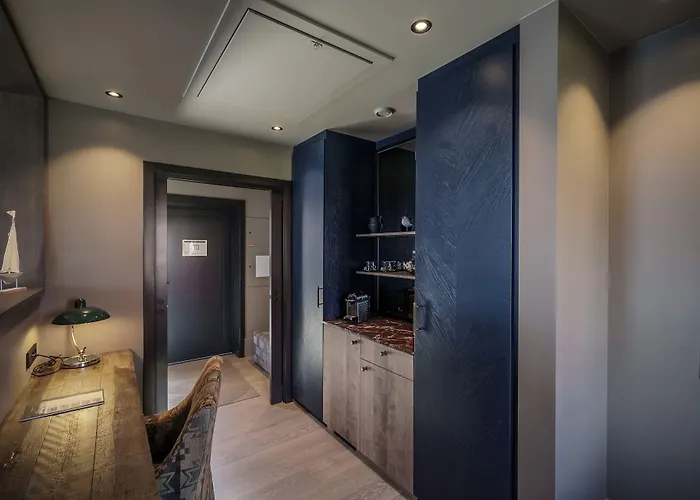 Henningsvaer Bryggehotell - By Classic Norway Hotels
